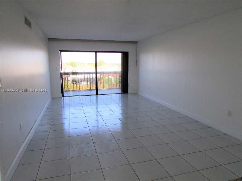 10315 NW 9th St Cir # 14, Miami FL 33172