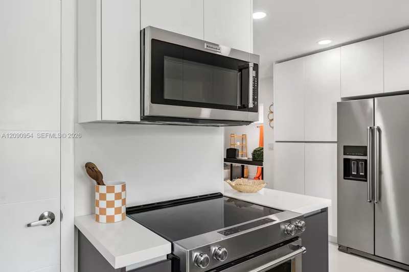 2784 NE 30th St # 1, Lighthouse Point FL 33064