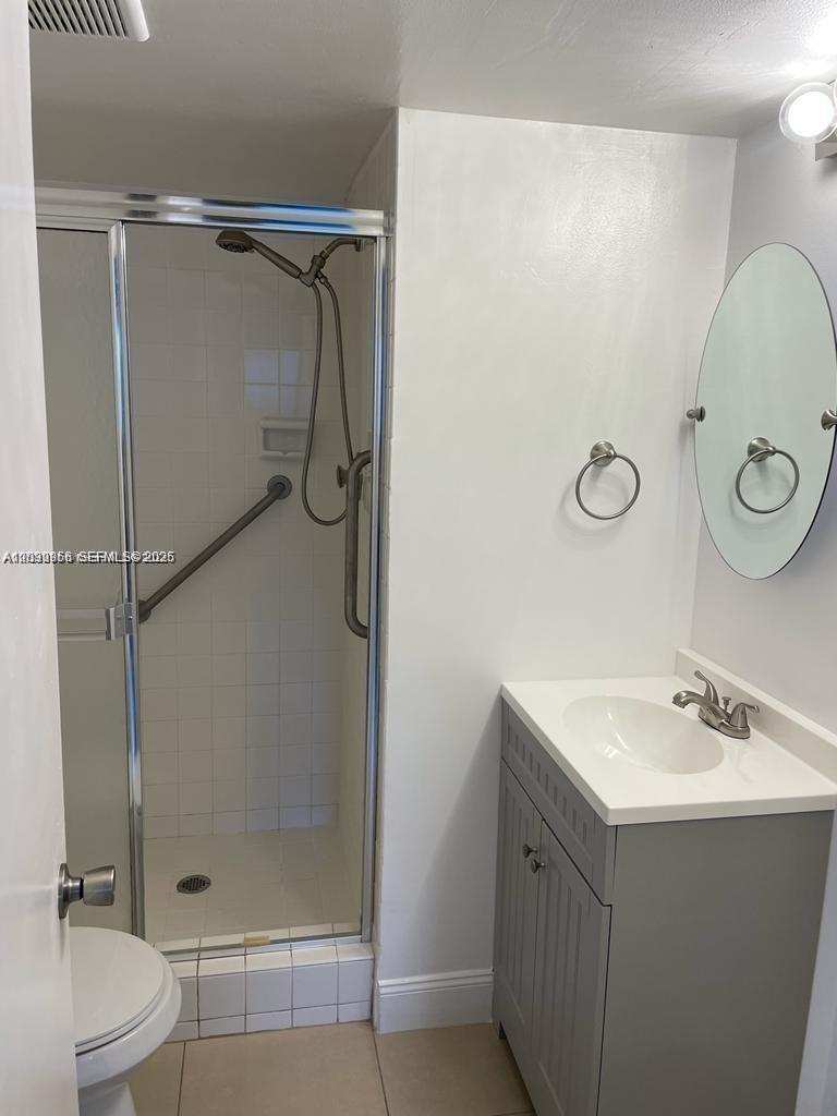 8325 Sunrise Lakes Blvd # 104, Sunrise FL 33322