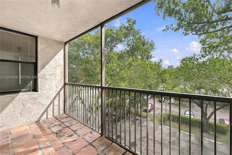 6800 Cypress Rd # 411, Plantation FL 33317
