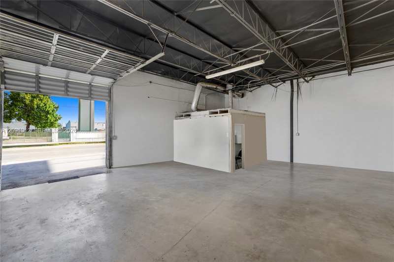 266 W 21st St, Hialeah FL 33010