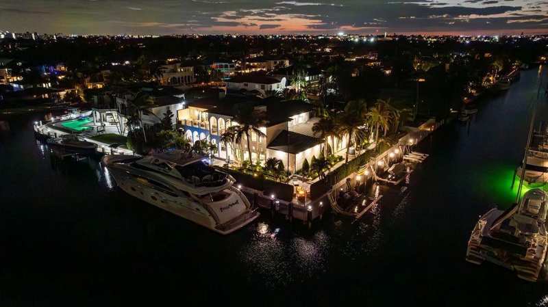 2457 NE 26TH Street, Lighthouse Point FL 33064
