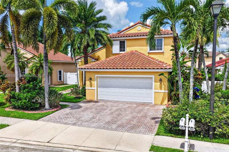 18611 NW 11th St, Pembroke Pines FL 33029