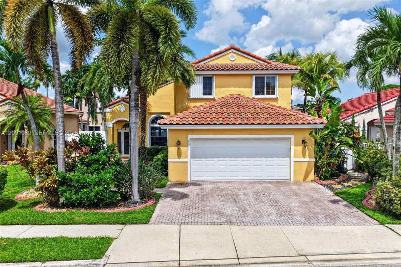18611 NW 11th St, Pembroke Pines FL 33029