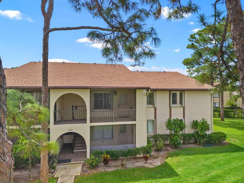 324 KNOTTY PINE Circle # 2, FL 33463