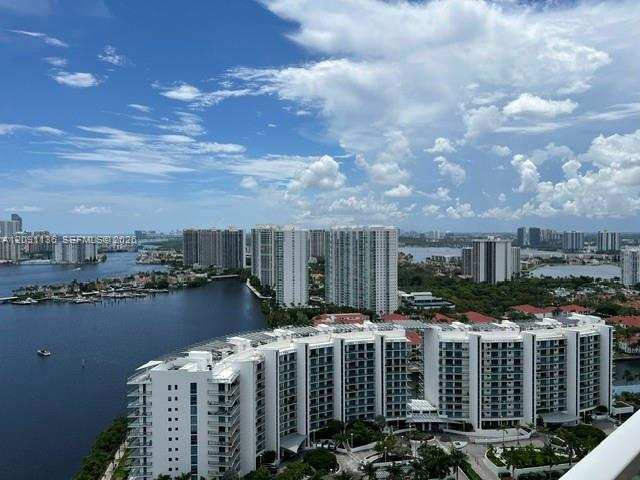 3330 NE 190th St, Aventura FL 33180
