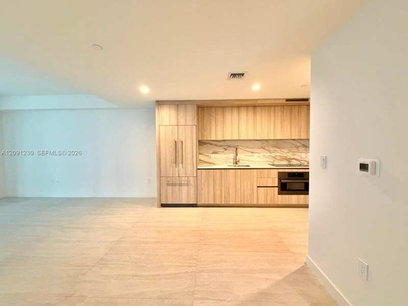 77 SE 5th st # 2506, Miami FL 33131