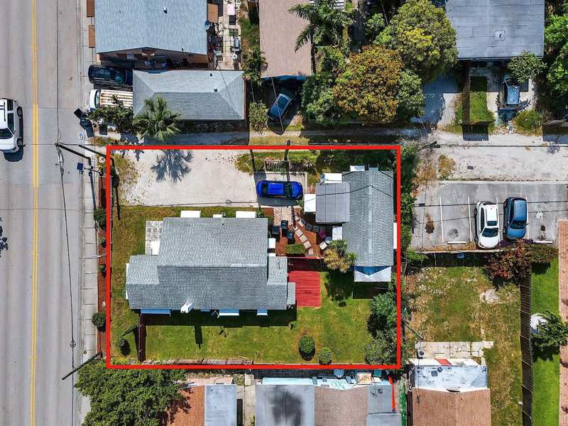 713 10th Avenue N, FL 33460