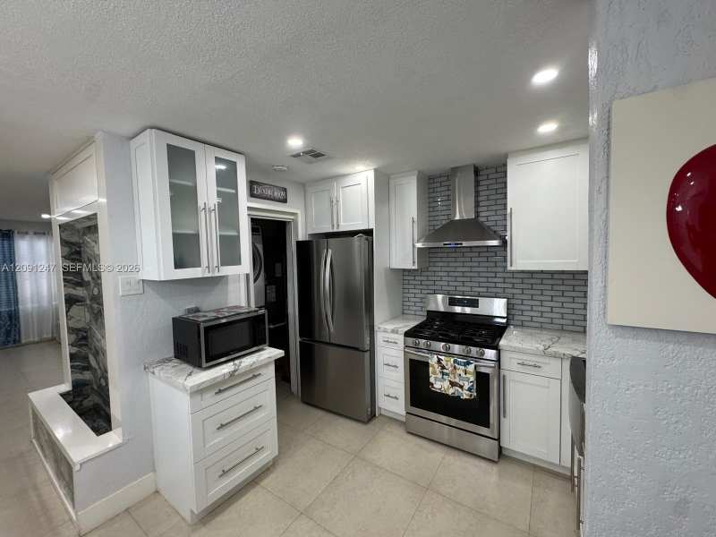 1305 W 53rd St # 102, Hialeah FL 33012