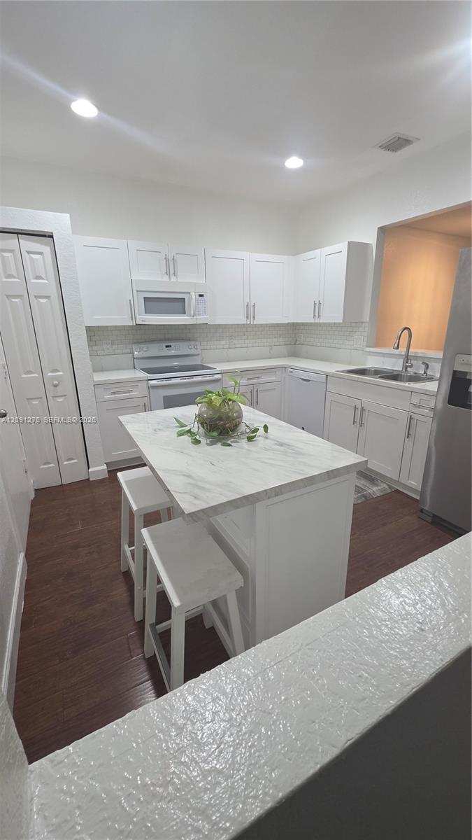 8972 NW 54th St, Sunrise FL 33351