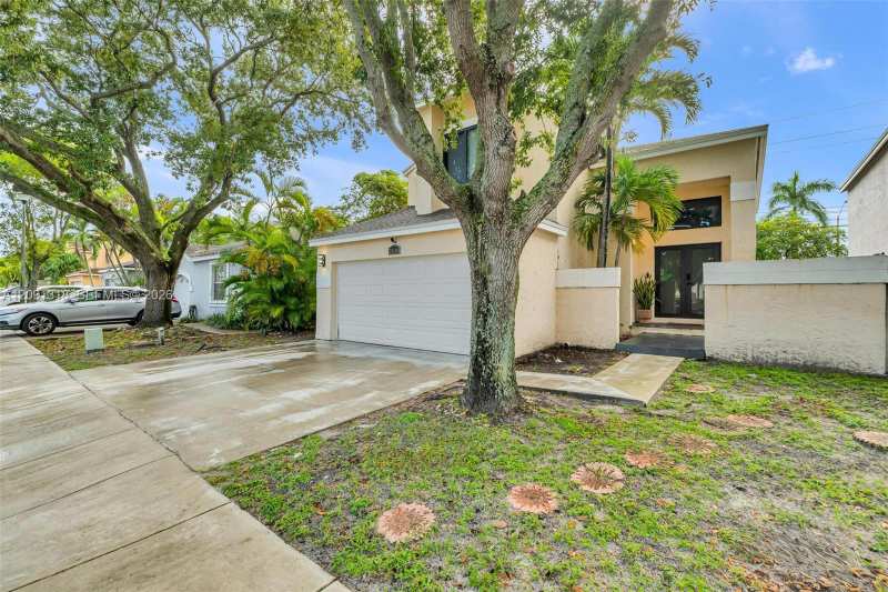 2836 W River Run Cir W, Miramar FL 33025