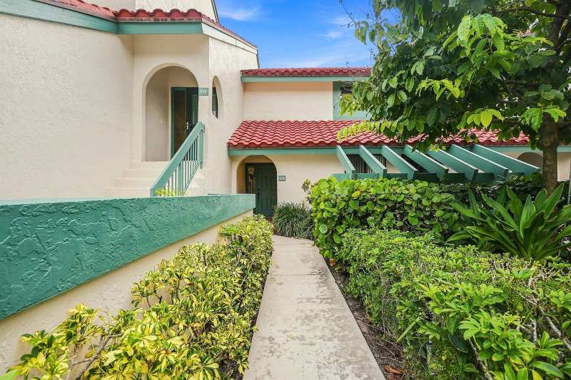 11 Lexington Lane E # B, Palm Beach Gardens FL 33418