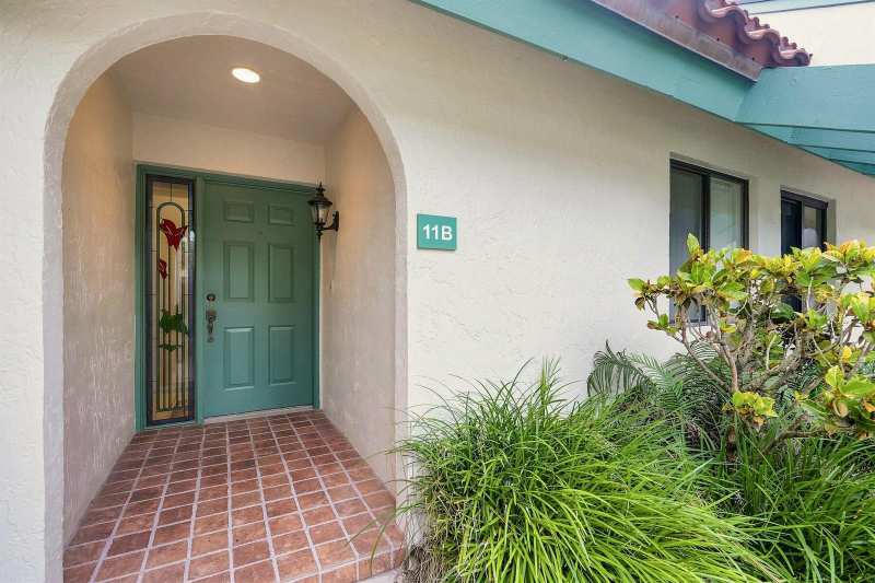 11 Lexington Lane E # B, Palm Beach Gardens FL 33418