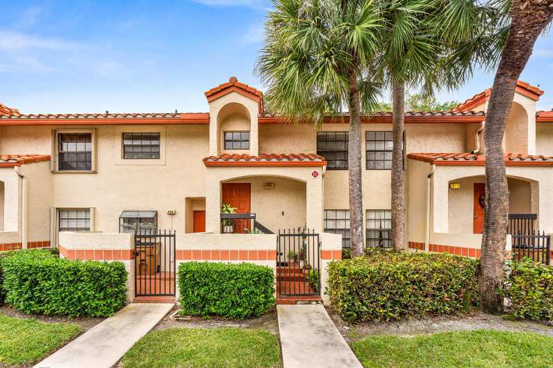 906 CONGRESSIONAL Way # 906, Deerfield Beach FL 33442