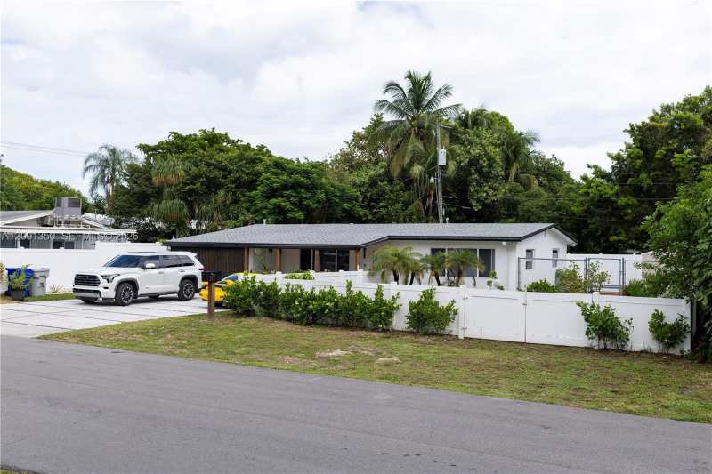 310 NE 12th Ave, Pompano Beach FL 33060