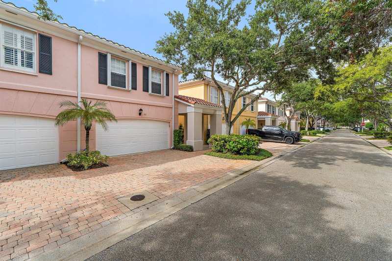 58 Tall Oaks Circle, Tequesta FL 33469