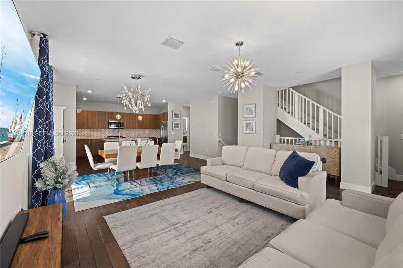 4720 NW 84th Ct, Doral FL 33166