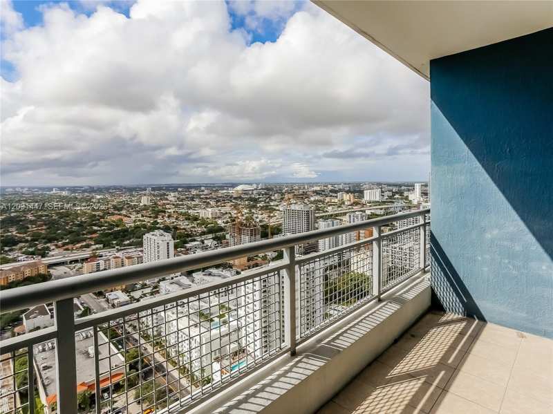 60 SW 13th St # 3404, Miami FL 33130