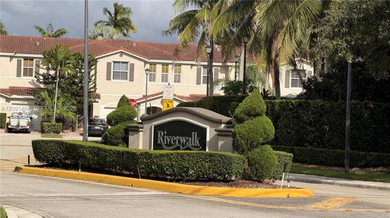 200 Riverwalk Cir, Sunrise FL 33326