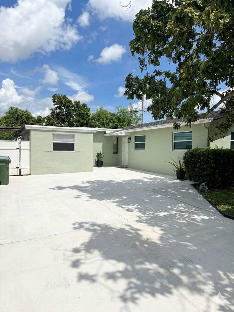 6741 NW 8TH Street, Margate FL 33063