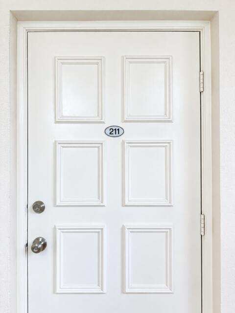 3800 Oaks Clubhouse Drive Unit 211, Pompano Beach FL 33069