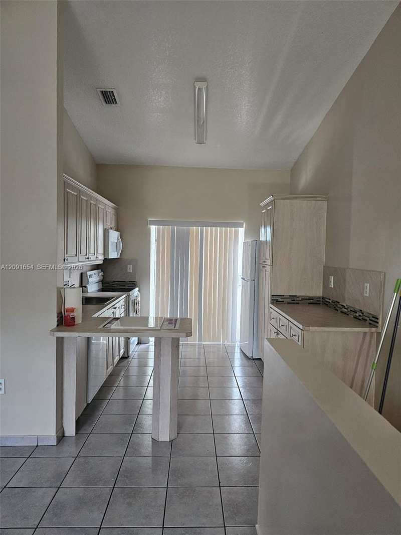 7532 W 20th Ave # 202, Hialeah FL 33016