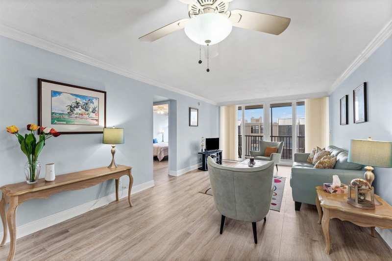 8 N ROYAL PALM Way # 6040, Boca Raton FL 33432