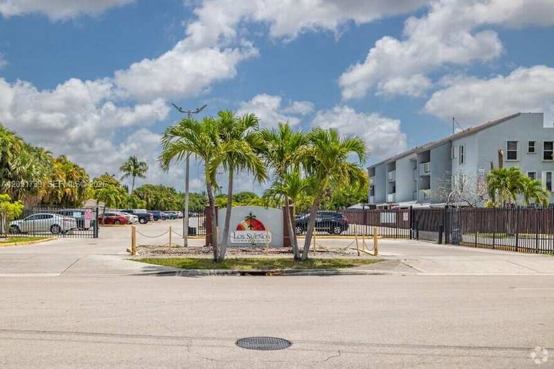 1725 W 60th St # F202, Hialeah FL 33012