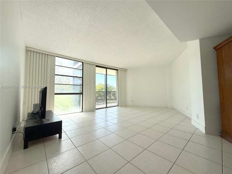 3475 N Country Club Dr # 308, Aventura FL 33180