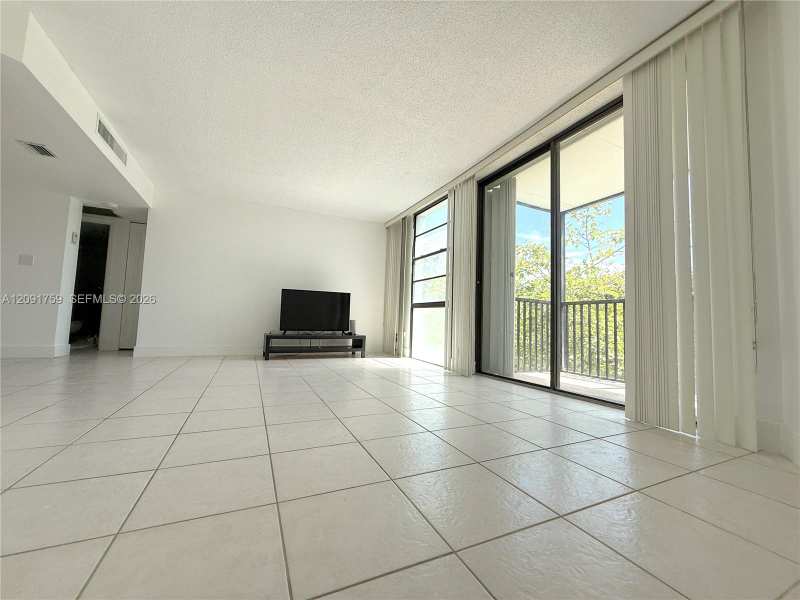 3475 N Country Club Dr # 308, Aventura FL 33180