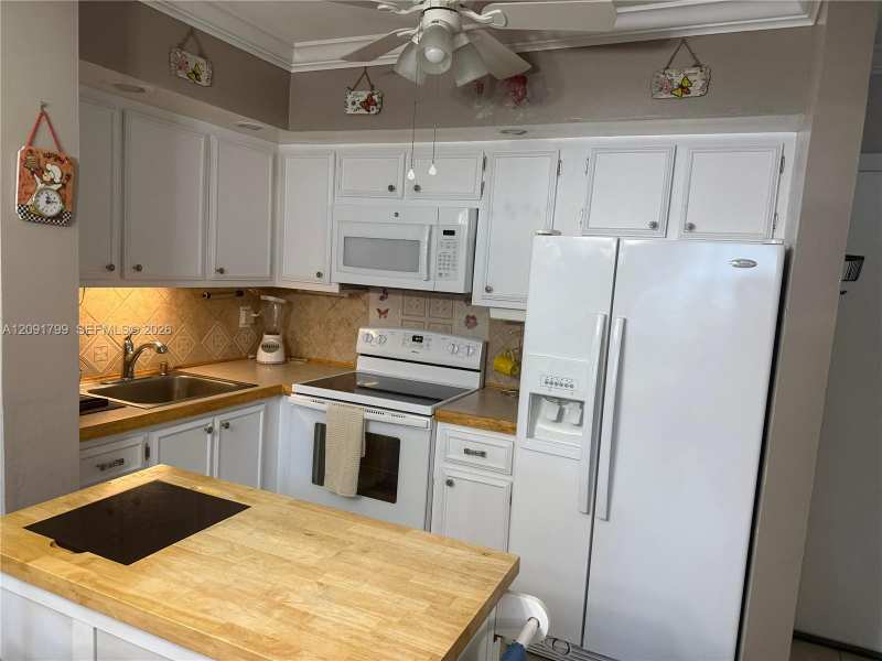 1560 Mckinley St # 116W, Hollywood FL 33020