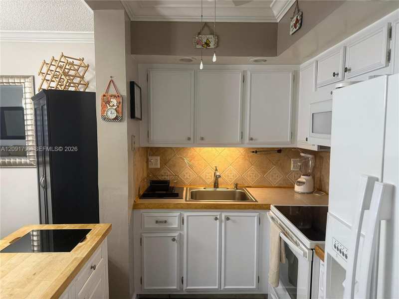 1560 Mckinley St # 116W, Hollywood FL 33020