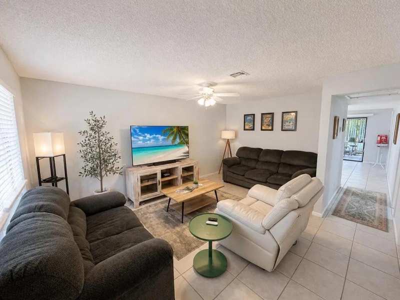 9258 GREEN MEADOWS Way, Palm Beach Gardens FL 33418