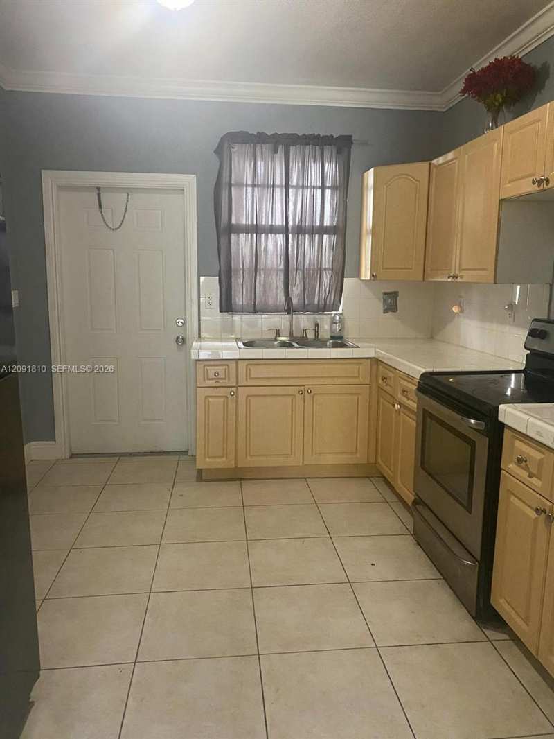 9752 NW 26th Ave # 9752, Miami FL 33147