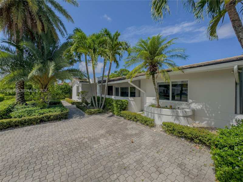 20405 NE 22nd Pl, Miami FL 33180