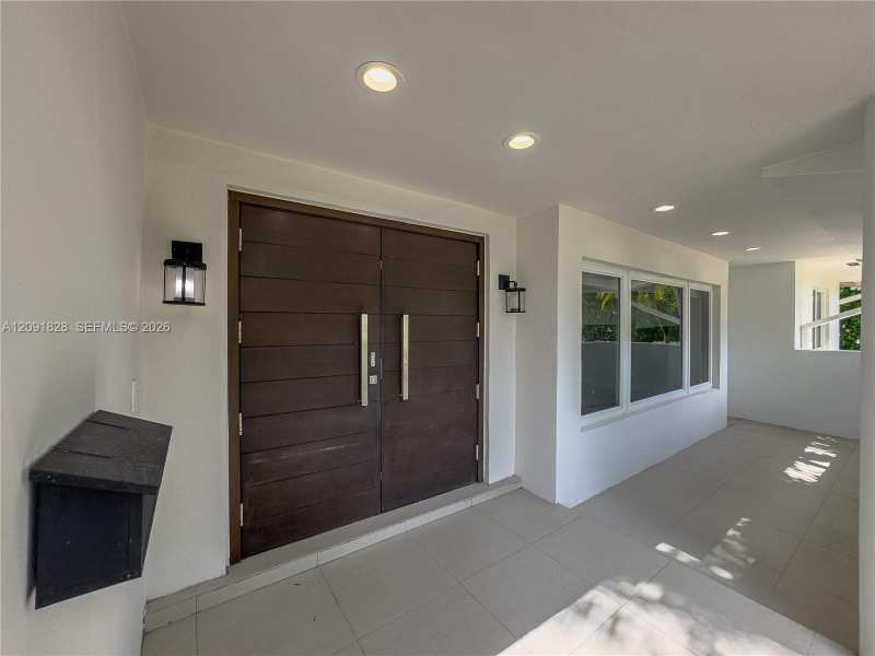 20405 NE 22nd Pl, Miami FL 33180