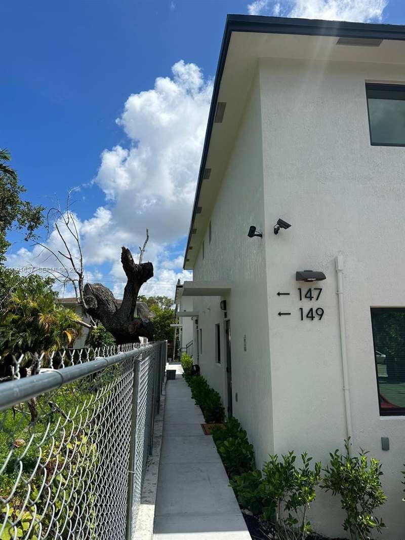 147 NW 61st St, Miami FL 33127