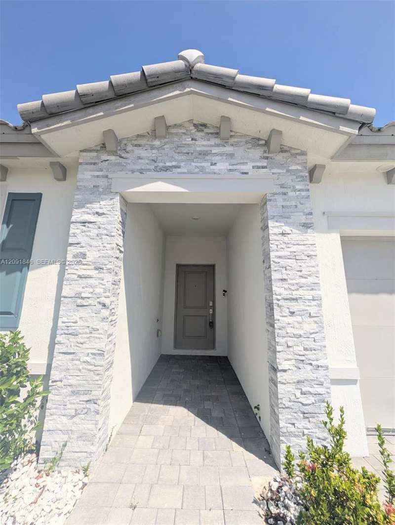 833 SE 26th Rd, Homestead FL 33035