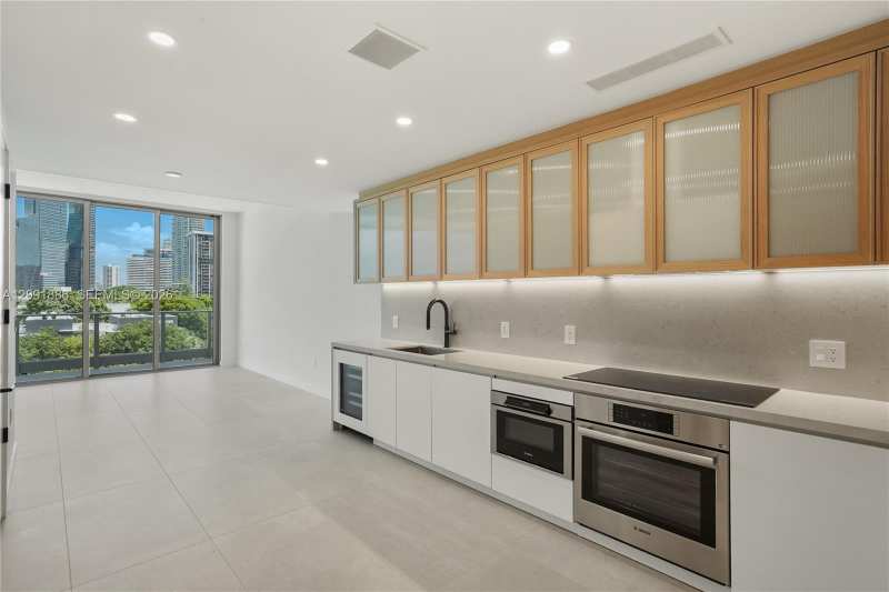 2200 Brickell Ave, Miami FL 33129