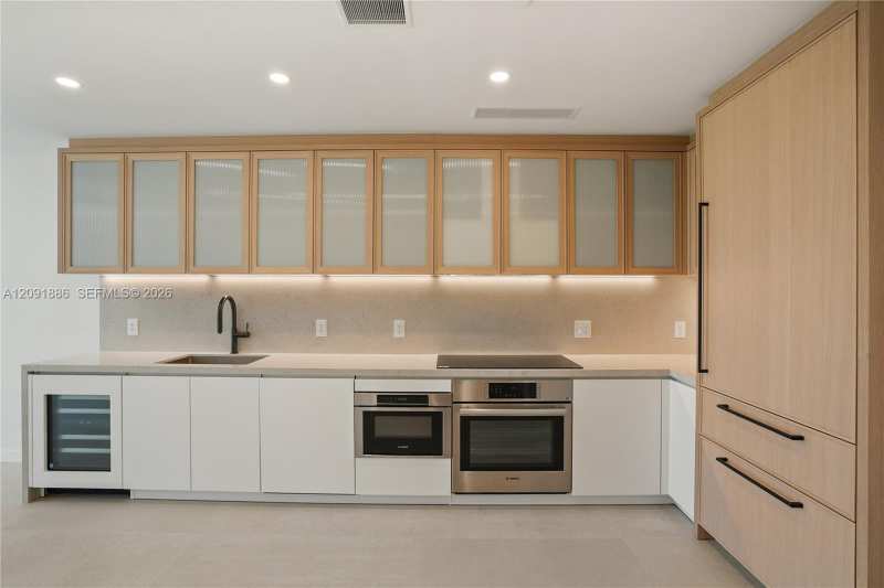 2200 Brickell Ave, Miami FL 33129
