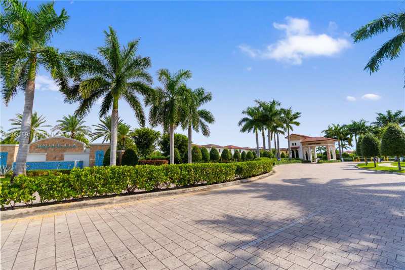 10496 W 33rd Ln, Hialeah FL 33018
