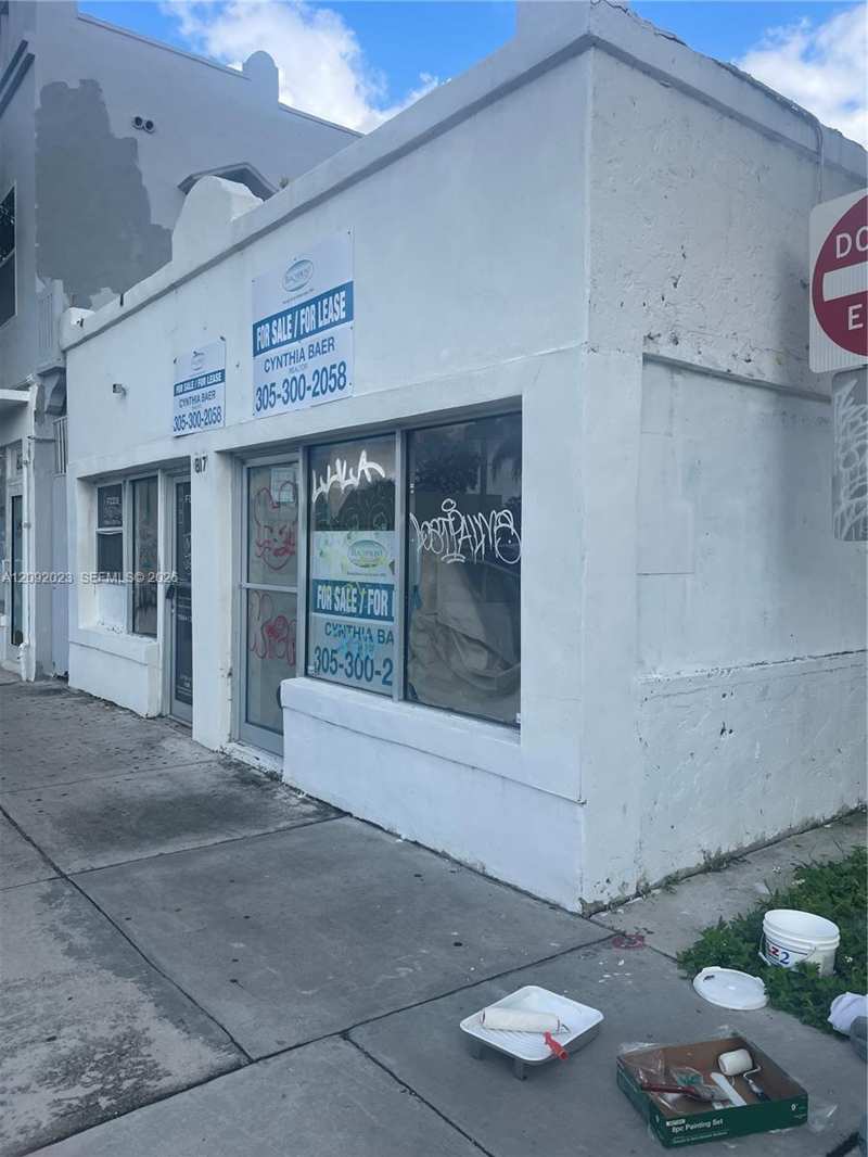 817 SW 8th St, Miami FL 33130