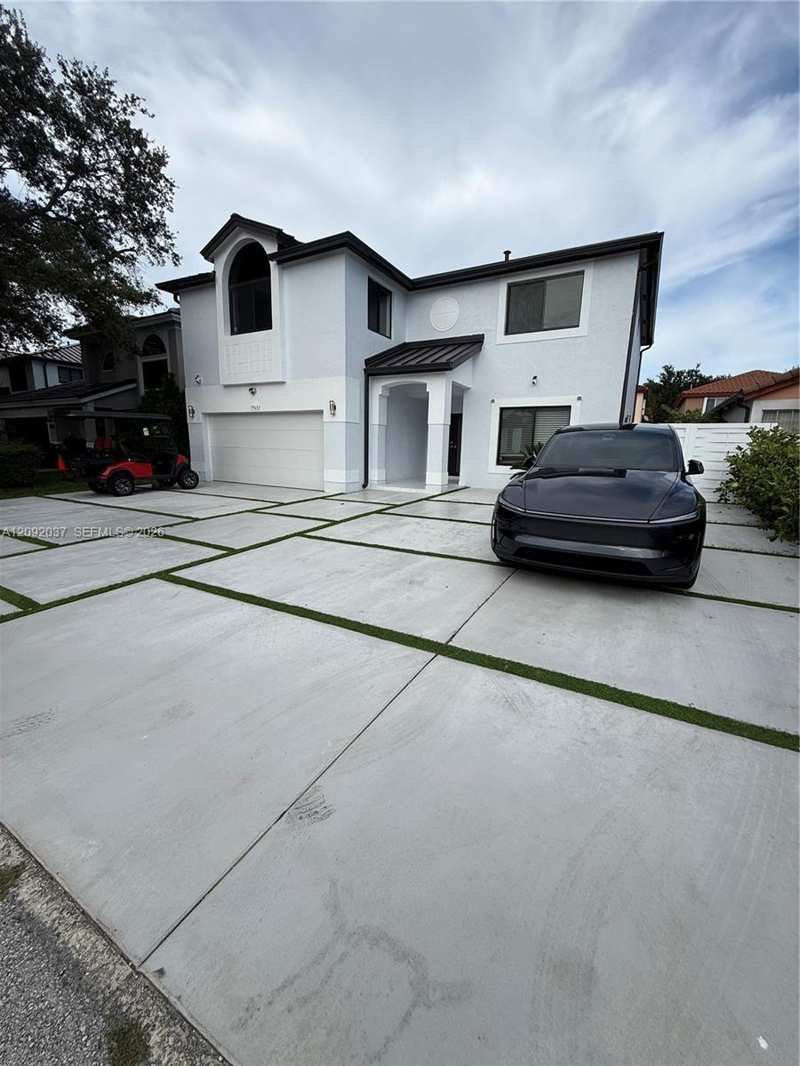 19603 NW 82nd Pl, Hialeah FL 33015