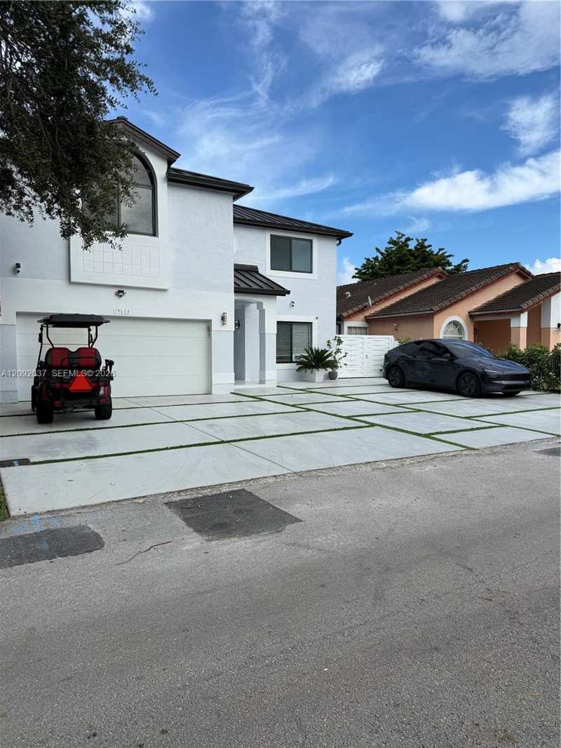 19603 NW 82nd Pl, Hialeah FL 33015