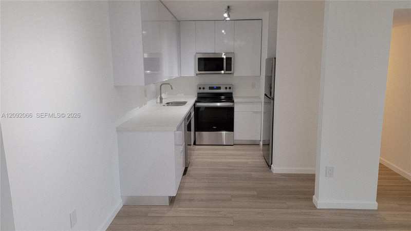 8050 NW 8th St # 1407, Miami FL 33126