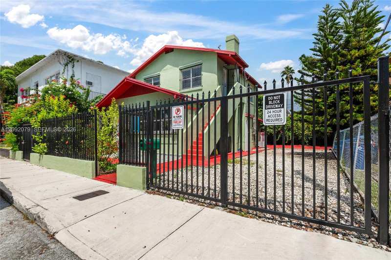 569 SW 5th St, Miami FL 33130