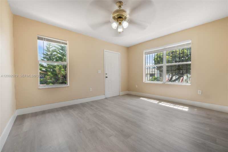 569 SW 5th St, Miami FL 33130