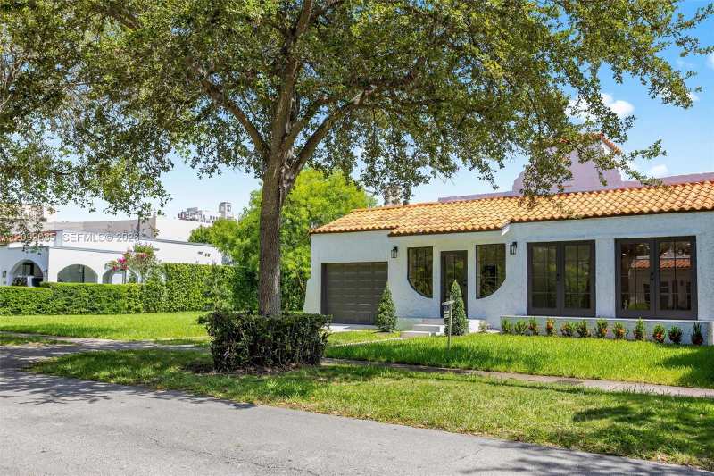 434 Aragon Ave, Coral Gables FL 33134
