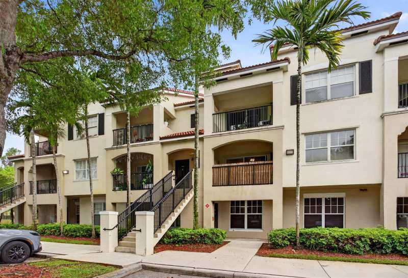 5880 W SAMPLE Road # 206, Coral Springs FL 33067