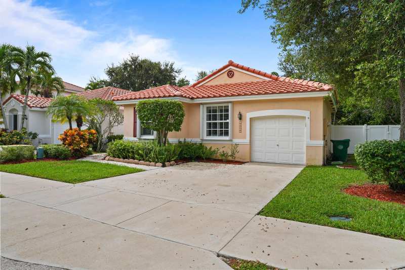 15298 SW 49th Street, Davie FL 33331